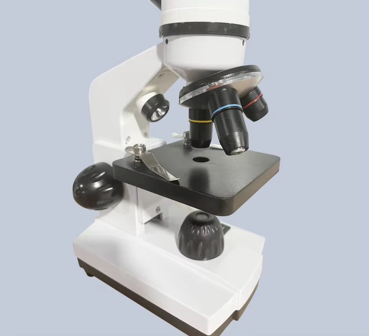 MICROSCOPIO DIGITAL PORTATIL COM TELA 5"