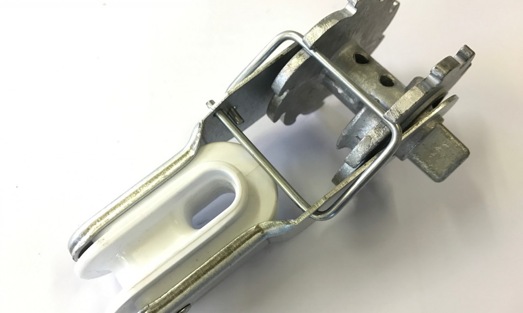 ESTICADOR CATRACA RODA DENTADA C/ ISOLADOR ALTA RESISTÊNCIA