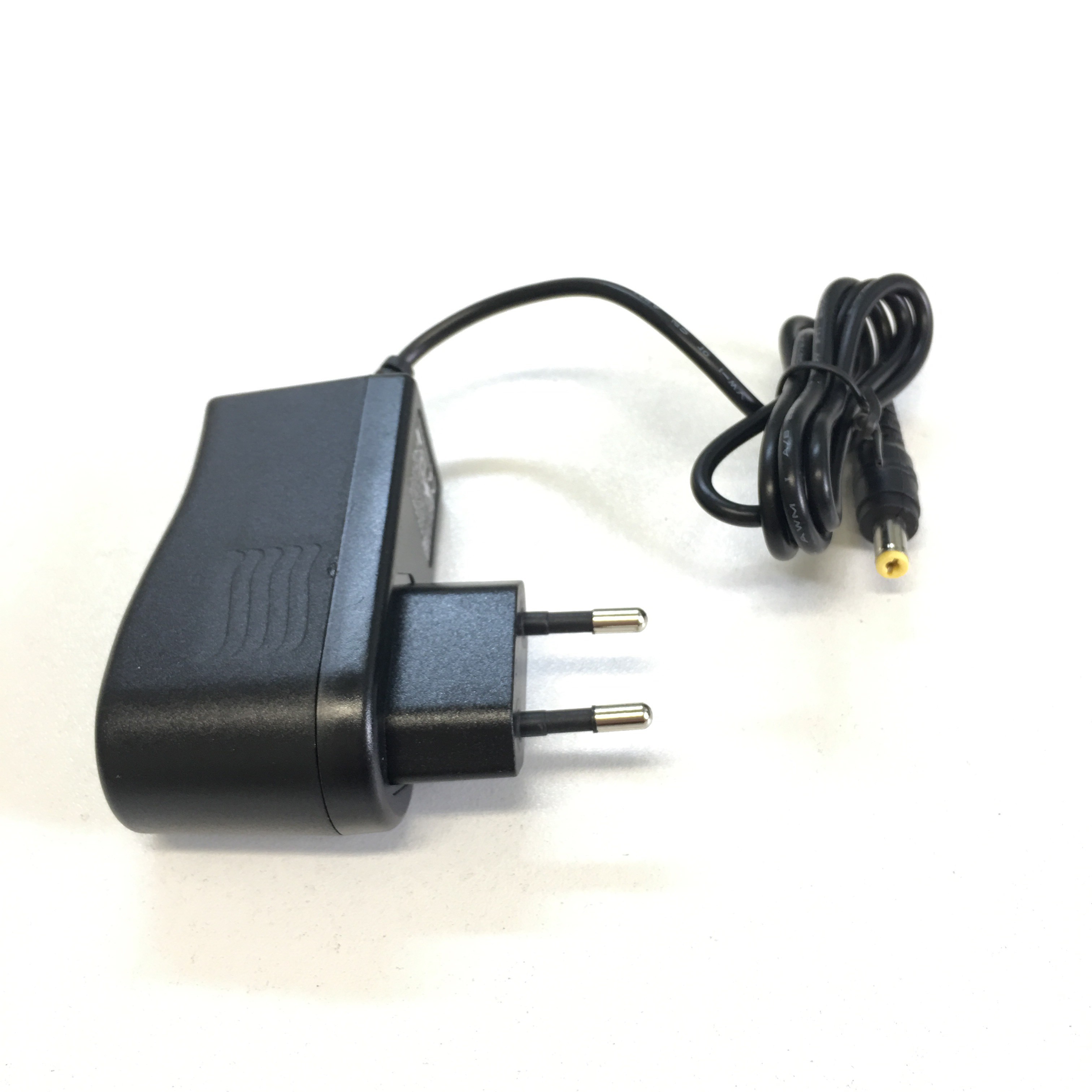 CARREGADOR BIVOLT PARA BATERIA DO ELETRIFICADOR SOLAR P650-SOL