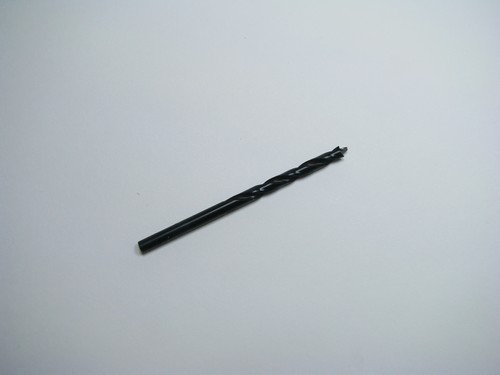 Broca três pontas, diâmetro 4 mm p/ furar mourão de madeira.